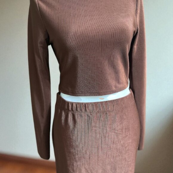 New Chocolate Women's Suit With Open Back And Lace - Picture 5 of 6